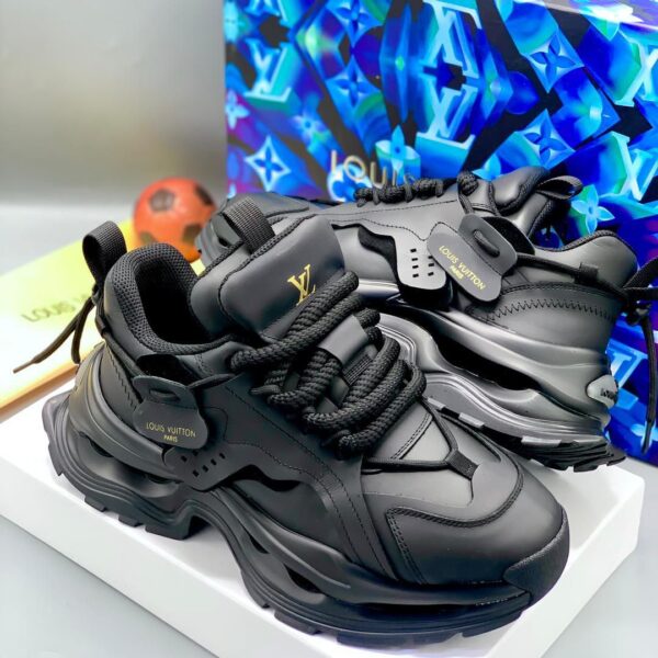 LOUIS VUITTON SNEAKERS