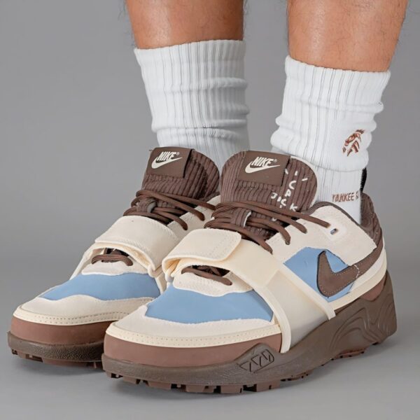 Travis Scott x Nike Zoom Field Jaxx “Leche Blue”