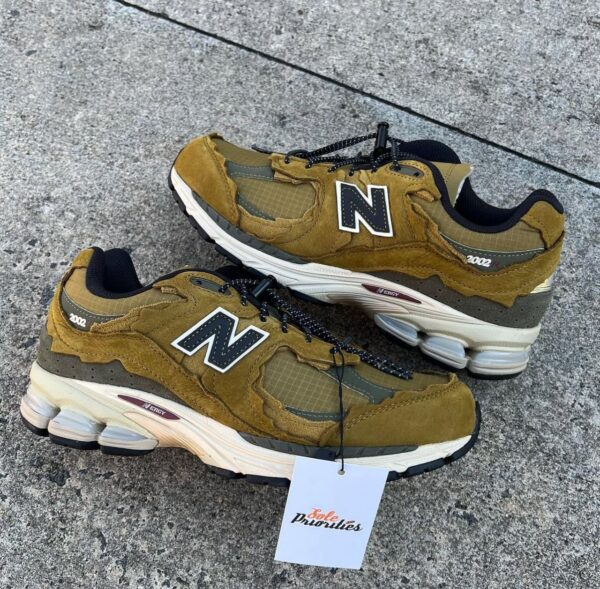 New Balance 2002R