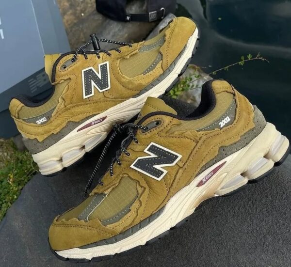 New Balance 2002R