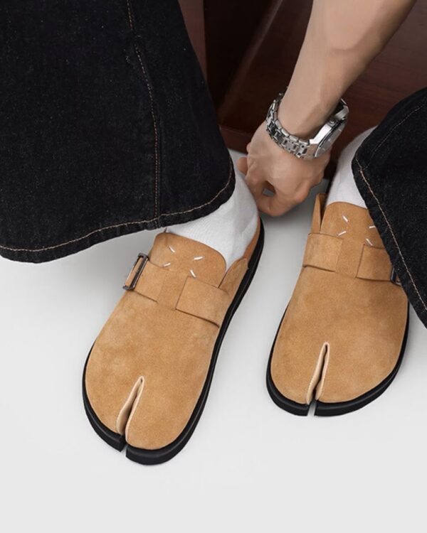 Men's Yellow Buckle Strap Split Toe Slip-On